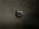 【シガーソケット(アクセサリーソケット)】車内で利用する電気製品の電源として広く利用できます!アダプターを入れることで、スマートフォンの充電なども可能です!