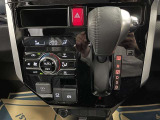 オートエアコン♪お好みの温度に設定するだけで車内を快適空間にしてくれますよ♪