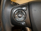 【ステアリングリモコン】ステアリングにオーディオ調節可能なスイッチが装備されていますので運転中でも視線をそらさずにオーディオの調節が可能です!