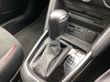 アクセルペダルを踏み込む量や速さに応じて変速パターンをし、人馬一体の運転感覚を発揮してくれる6速オートマ!