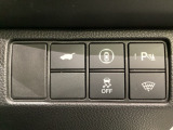 ハンドルの右側にHondaセンシング用のメインスイッチとパワーテールゲートスイッチがついています。パワーテールゲートスイッチは車内からでもテールゲートの開け閉めを電動でできます。