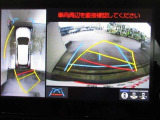 パノラミックビューモニター付きです。車両を上から見たような映像をディスプレイオーディオ画面に表示、運転席からの目線だけでは見にくい、車両周辺の状況をリアルタイムでしっかり確認できます。