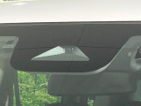 【ホンダセンシング】走行中に前方の車両等を認識し、衝突しそうな時は警報とブレーキで衝突回避と被害軽減をアシスト。より安全にドライブをお楽しみいただけます。