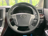 インテリアに合わせたデザインのステアリングは、運転される方のことも考え、運転しやすい形状、大きさです。是非一度、実際に触ってお確かめください。