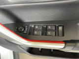 運転席、助手席ドアポケットにドリンクホルダーが付いています