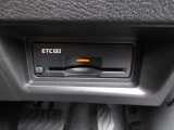 【ETC2.0】料金所の通過だけではなく、渋滞情報等を受信して純正ナビと連動して情報を反映させられます! 一部高速道路などの割引きや、一時退出からの再入場が可能というメリットもあります♪