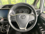 【純正革巻きステアリング】上質な革を使用することで、手にしっかり馴染みとても運転しやすいハンドルです♪