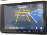 ★バックモニター搭載★ バック時目視しにくいクルマの周囲をカメラで映し出し、安全・安心駐車をサポート♪バックの苦手な方も後ろがハッキリ見えるので安心です☆