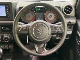 【純正革巻きステアリング】上質な革を使用することで、手にしっかり馴染みとても運転しやすいハンドルです♪