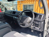 見通しのよいすっきりとした視界で、誰でも運転しやすいです。運転のしやすさは疲れにくさにも繋がりますよ♪