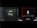 コーナーセンサーを装備。障害物までの距離に応じて警告音を変えてお知らせ。縦列駐車時や駐車場・車庫等での取り回しをサポートします。詳細は販売店スタッフまでお尋ね下さい。