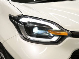 LEDヘッドライトです。デザイン性がよくとても明るいので、夜間の走行や悪天候でも安心です。しかも長寿命!