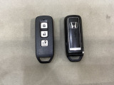スマートキー付きですからドアロックの開閉およびエンジンスタートが楽々です。電動スライドドアの開け閉めもボタンで操作できます。スペアキーも同じものを用意しております。