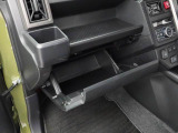 愛知ダイハツではお車をご購入頂いた後が本当のお付き合いのスタートだと思っています。 ですので定期点検や車検もお得なパックをご用意してお客様に頼りにされるダイハツディーラーを目指しています☆