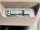 運転席右下にETCがついています。