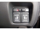 パワースライドドア付で開閉操作は運転席からもできます。