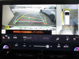 パノラミックビューモニター付きです。車両を上から見たような映像をディスプレイオーディオ画面に表示、運転席からの目線だけでは見にくい、車両周辺の状況をリアルタイムでしっかり確認できます。
