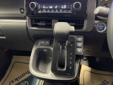 オートエアコン♪お好みの温度に設定するだけで車内を快適空間にしてくれますよ♪
