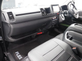 【新車ハイエースワゴンGL/FLEX内装架装Ver1/2WD】収納可能なハーフベッドキッド!【全国納車可能】