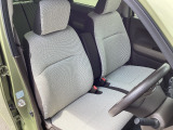 操作性とデザイン性を兼ね備えた運転席となっております。