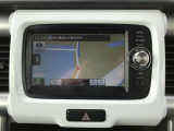 【純正SDナビ】CD・SD再生可能。もちろん目的地検索機能も充実しているので、土地勘のない地域でも安心してドライブを楽しめること間違い無しです。