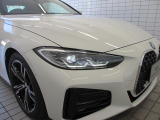 BMWの伝統的なヘッドライト・デザインは『コロナ・リング』と言われる左右4灯ヘッドライトをモチーフにしています。キドニーグリルと相まって、ひと目でBMWだとわかるデザインになっています。
