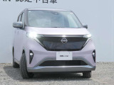 アダプティブLEDヘッドライト。フロントカメラで前方の状況を検知し対向車や先行車に眩しい思いをさせることなく必要なところだけを遠くまで照射します。