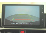 バックガイドモニター付き。車両後方の映像をナビ画面に表示し、駐車などの後退操作をサポートします。
