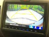 【バックカメラ】駐車時に後方がリアルタイム映像で確認できます。大型商業施設や立体駐車場での駐車時や、夜間のバック時に大活躍!運転スキルに関わらず、今や必須となった装備のひとつです!