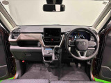 Aピラーの傾斜やヒップポイントの位置を最適化。ひらけた前方視界とノンストレスな運転姿勢で快適なドライブが楽しめます。