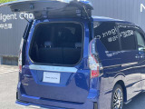 人気のデュアルバックドア☆後ろの狭い駐車場でも荷物の載せ降ろしがスムーズです♪