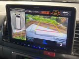 【パノラミックビューモニター】専用のカメラにより、上から見下ろしたような視点で360度クルマの周囲を確認することができます☆死角部分も確認しやすく、狭い場所での切り返しや駐車もスムーズに行えます。
