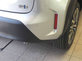 コーナーセンサーを車の前後に装備。障害物までの距離に応じて警告音を変えてお知らせ。縦列駐車時や駐車場・車庫などでの取り回しをサポートします。詳細は販売店スタッフまでおたずねください。