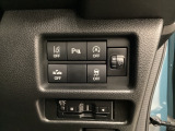 各種機能の切替スイッチは運転席パネル下に集約されています。任意で切り替え可能なため状況に合わせてお使いください。