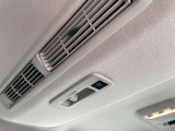 リアシーリングファンも付いておりますので、車内の空気の循環にも役立ちます。