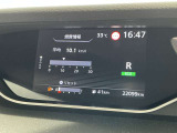 メーター内のカラーディスプレイには運転をサポートするさまざまな情報を表示!瞬間燃費などが表示できます。