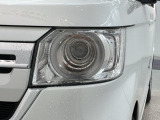 LEDヘッドライトは、点灯の瞬間から最大光量を発揮し、突然暗くなるトンネルなどでの安定感を高めます。