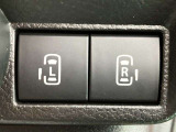 パワースライドドア装備でドアの開閉もスイッチ一つでワンタッチです。 坂道では大人でも重くなる事があるので老若男女問わず人気の装備ですよ。