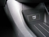 センターコンソール下段にはHDMI端子も装備されているので携帯電話以外の機器も接続出来ますよ。