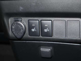 寒い時期には大活躍の【シートヒーター】付き車両です、冬場乗り始めなかなか暖房が効かなくても座面の部分が温かくなってくれて大助かり!!