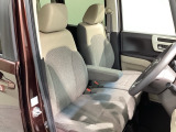 運転席、助手席☆ともに広々としており、ゆとりのある空間となっております♪