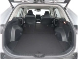 【トランクルーム】荷室の広さも十分です!シートアレンジでシートを畳めば長い荷物だって積めますね。シートアレンジの操作方法など、お気軽にご相談下さい。