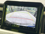 【バックカメラ】駐車時に後方がリアルタイム映像で確認できます。大型商業施設や立体駐車場での駐車時や、夜間のバック時に大活躍!運転スキルに関わらず、今や必須となった装備のひとつです!