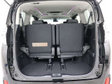 8人乗車時のラゲージスペースです。シートアレンジも出来て天井も高めなので多くのお荷物が積み込めそうですね!