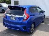 コンビネーションランプを高い位置に配置、後続車に見やすいデザインで安全にも配慮。