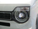 LEDヘッドライト装備車です。省電力で、明るく遠くまで照らし、夜道や雨天時などの安心感を高めます。