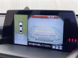 後方の見える安心をお届けするバックガイドモニター付:バックするときのアシストラインもあって楽々バック!車庫入れや縦列駐車をサポートし、苦手な駐車も安心です!今やもう手放せない装備ですネ♪