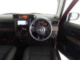 視界良好、操作しやすい運転席です。