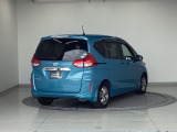バックカメラが付いているのでバックでの車庫入れも安心です。