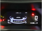 とっても見やすいメーターです。夜間時はラグジュアリーな気分にさせてくれる照明が魅力ですので、夜のドライブも楽しみになりますよ♪